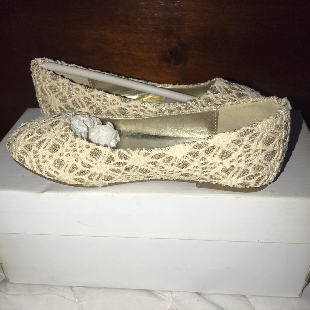 Girls Beige/Cream crochet Lace Flats with glitter